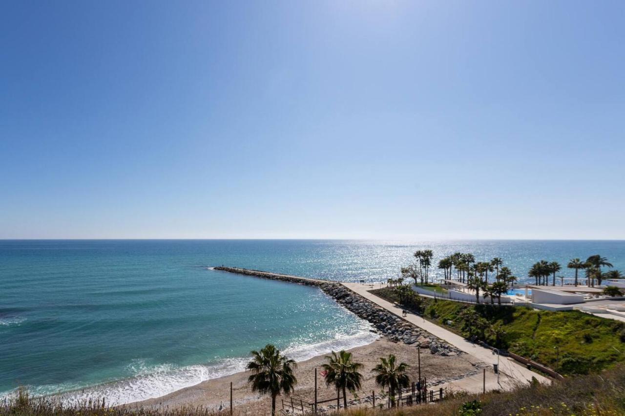 Spacious Beachfront Flat With Sea Views And Private Indoor Parking Benalmádena Exteriér fotografie