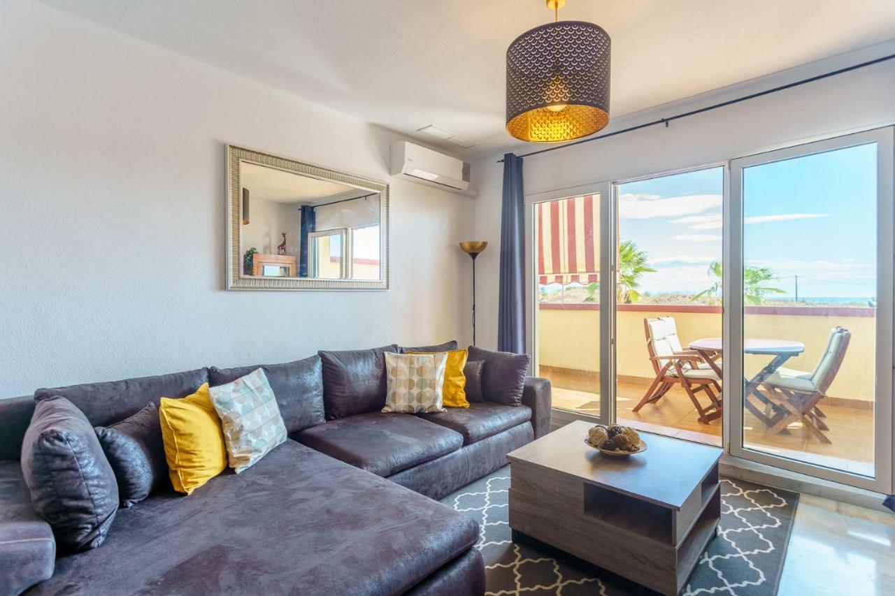 Spacious Beachfront Flat With Sea Views And Private Indoor Parking Benalmádena Exteriér fotografie