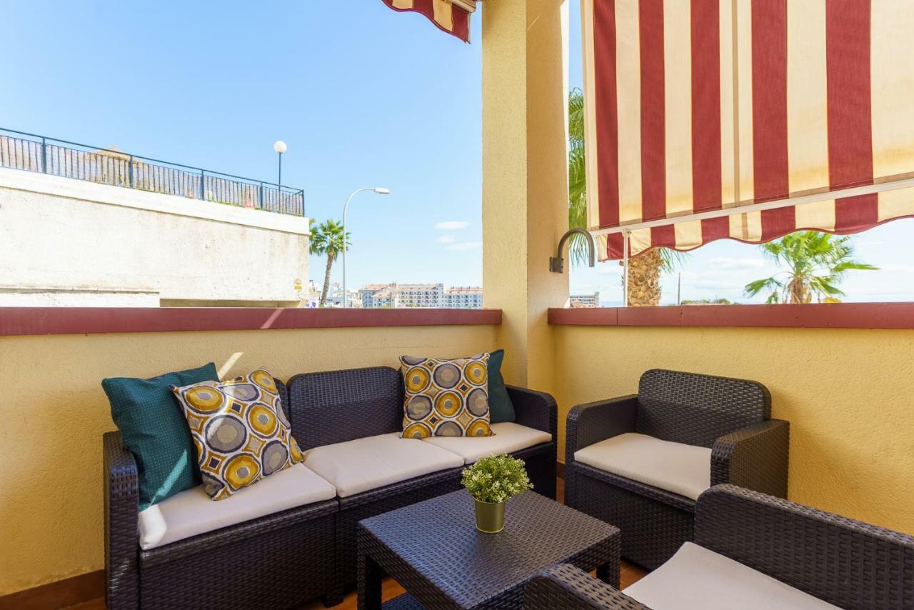 Spacious Beachfront Flat With Sea Views And Private Indoor Parking Benalmádena Exteriér fotografie