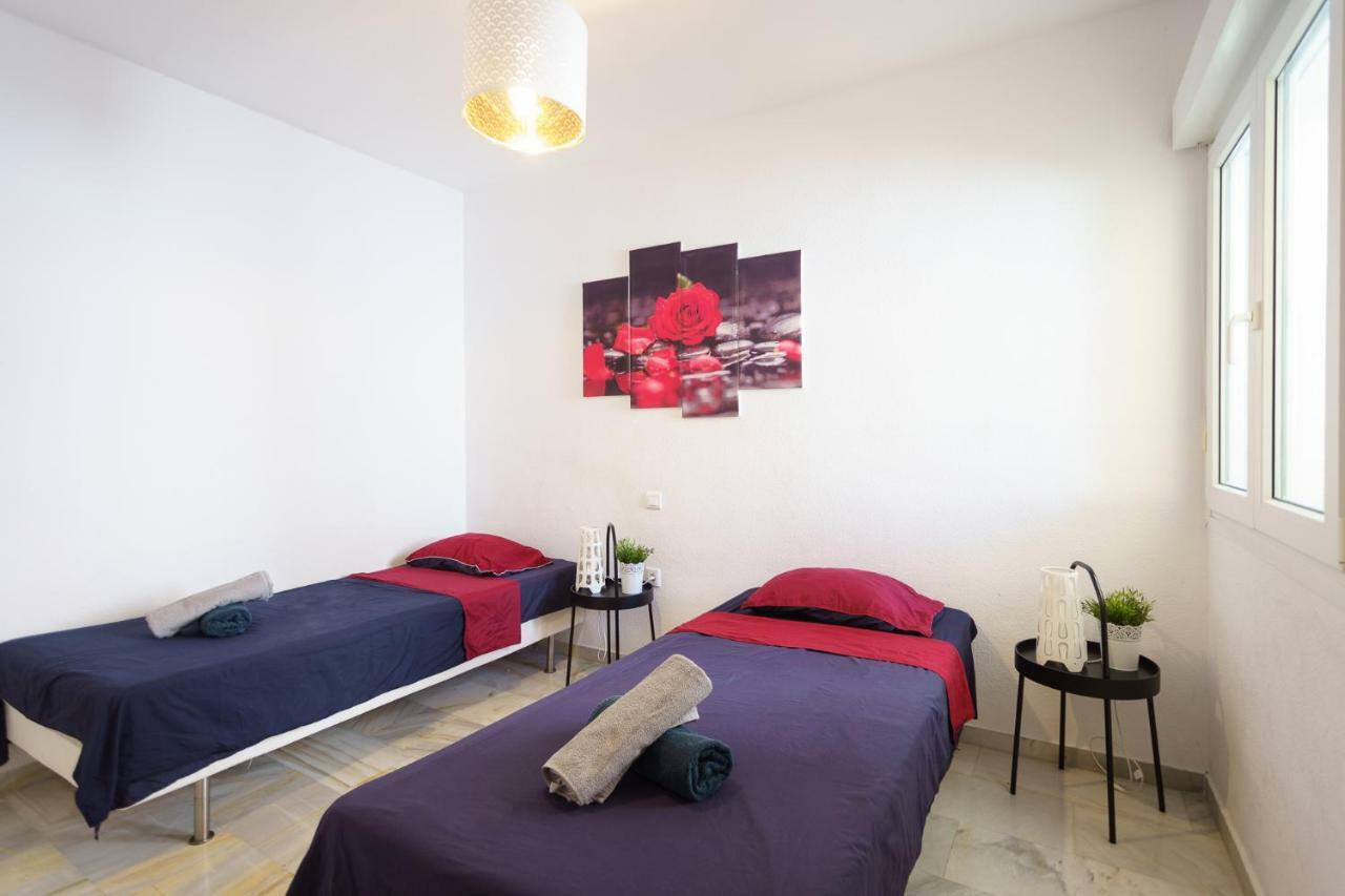 Spacious Beachfront Flat With Sea Views And Private Indoor Parking Benalmádena Exteriér fotografie