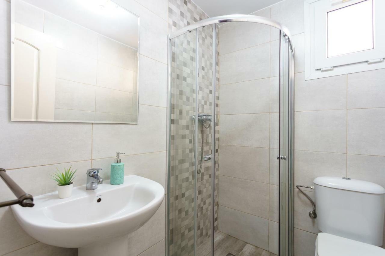 Spacious Beachfront Flat With Sea Views And Private Indoor Parking Benalmádena Exteriér fotografie