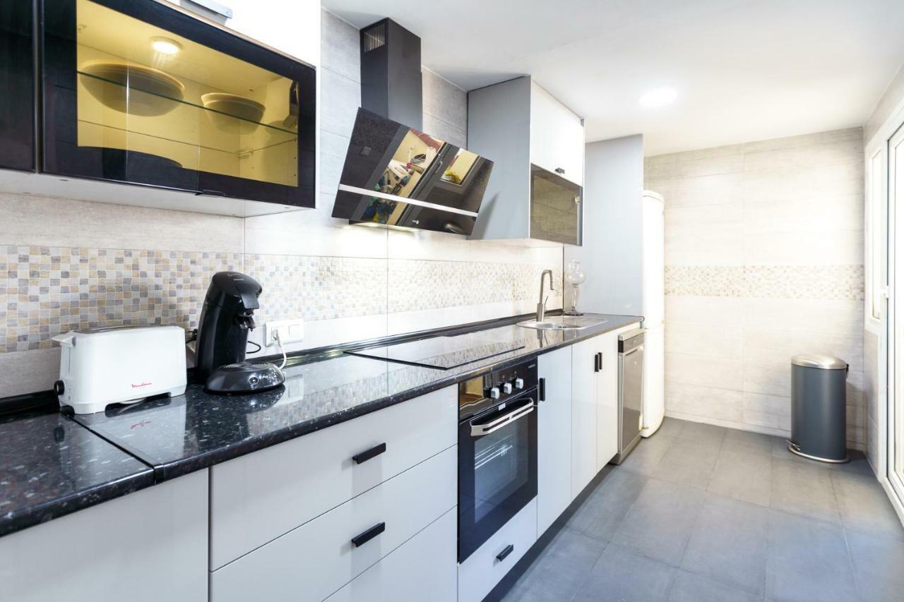 Spacious Beachfront Flat With Sea Views And Private Indoor Parking Benalmádena Exteriér fotografie