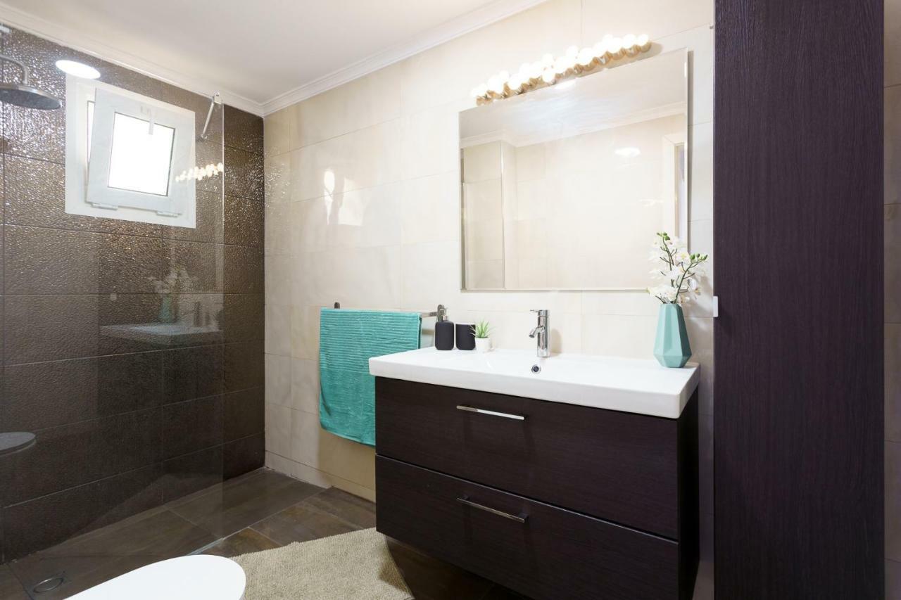 Spacious Beachfront Flat With Sea Views And Private Indoor Parking Benalmádena Exteriér fotografie