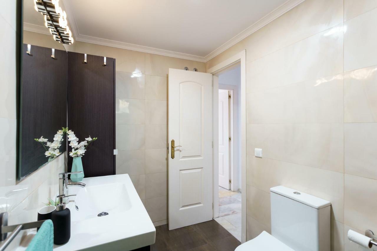 Spacious Beachfront Flat With Sea Views And Private Indoor Parking Benalmádena Exteriér fotografie